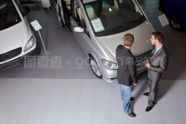 駕駛愉悅與個(gè)性展現(xiàn) 汽車(chē)銷(xiāo)售人員如何解讀車(chē)輛特點(diǎn)與裝飾用品