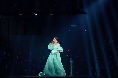 梁靜茹首認(rèn)愛(ài)總裁男友！甜蜜日常曝光 日傳愛(ài)心圖，羞到趴桌